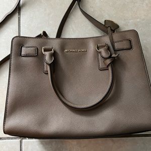 Excellent conditions no breaks or stains